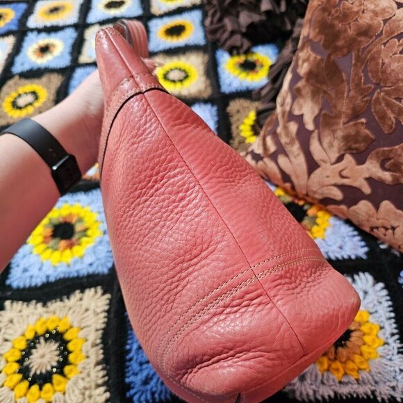 2009 Coach Y2K Hamptons Shoulder Bag in Thick Salmon Pink Pebbled Leather - Picture 6 of 11